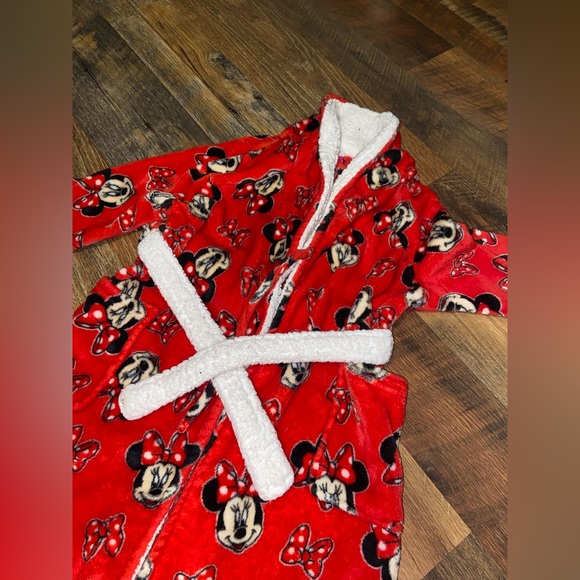 Minnie Mouse Robe - Picture 2 of 5